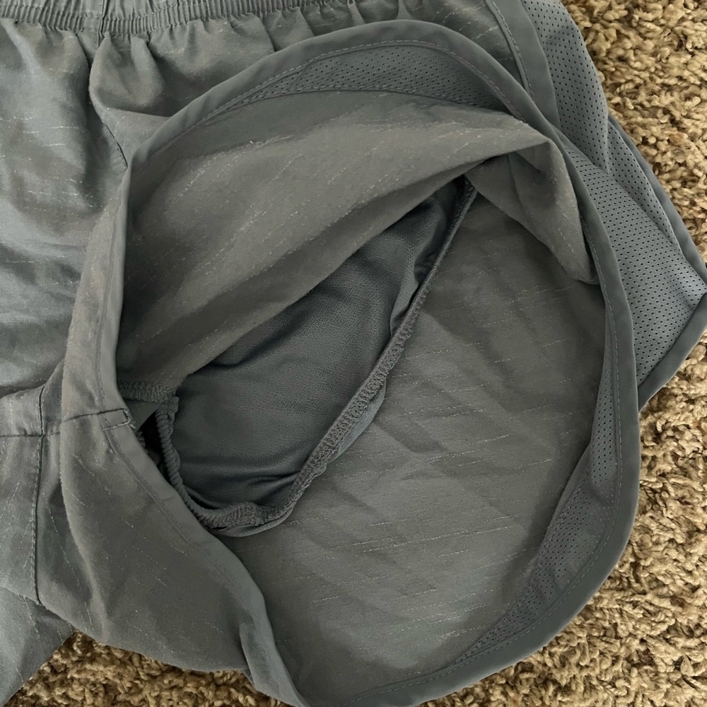 Nike Women’s Mid-Rise Tempo Running Short - Picture 4 of 6